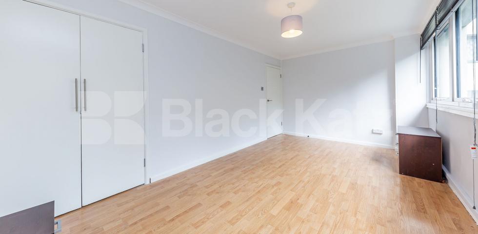 			LARGE 2 / 3 BED IN CAMDEN, 3 Bedroom, 1 bath, 1 reception Flat			 Malden Crescent, Kentish Town / Camden
